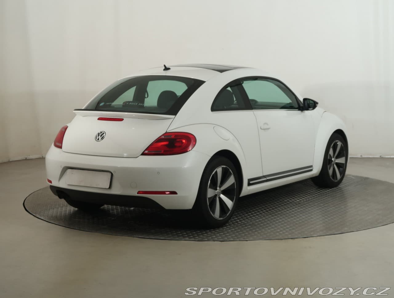 2012 Volkswagen BEETLE - 17