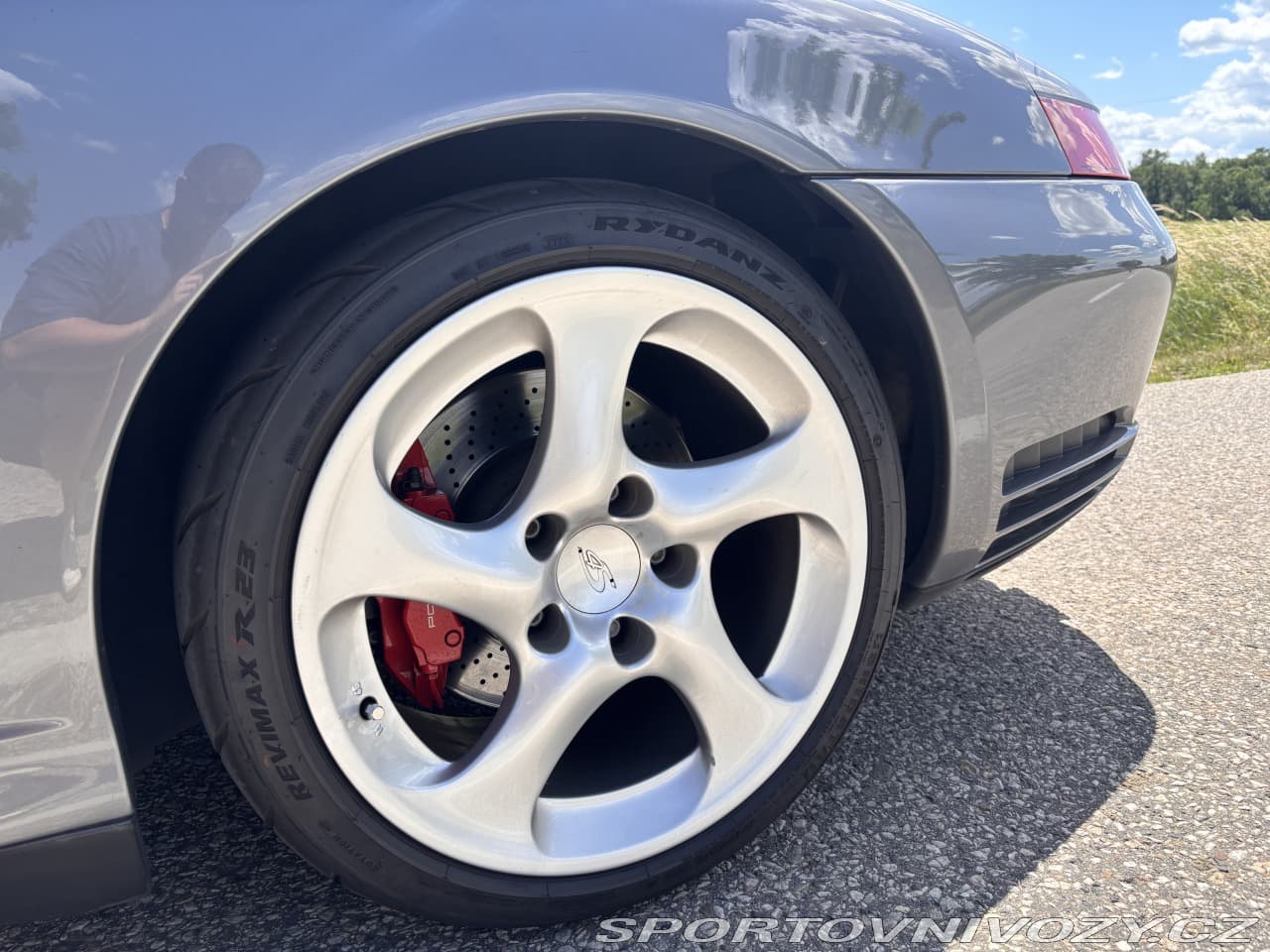 2004 Porsche 911 - 10