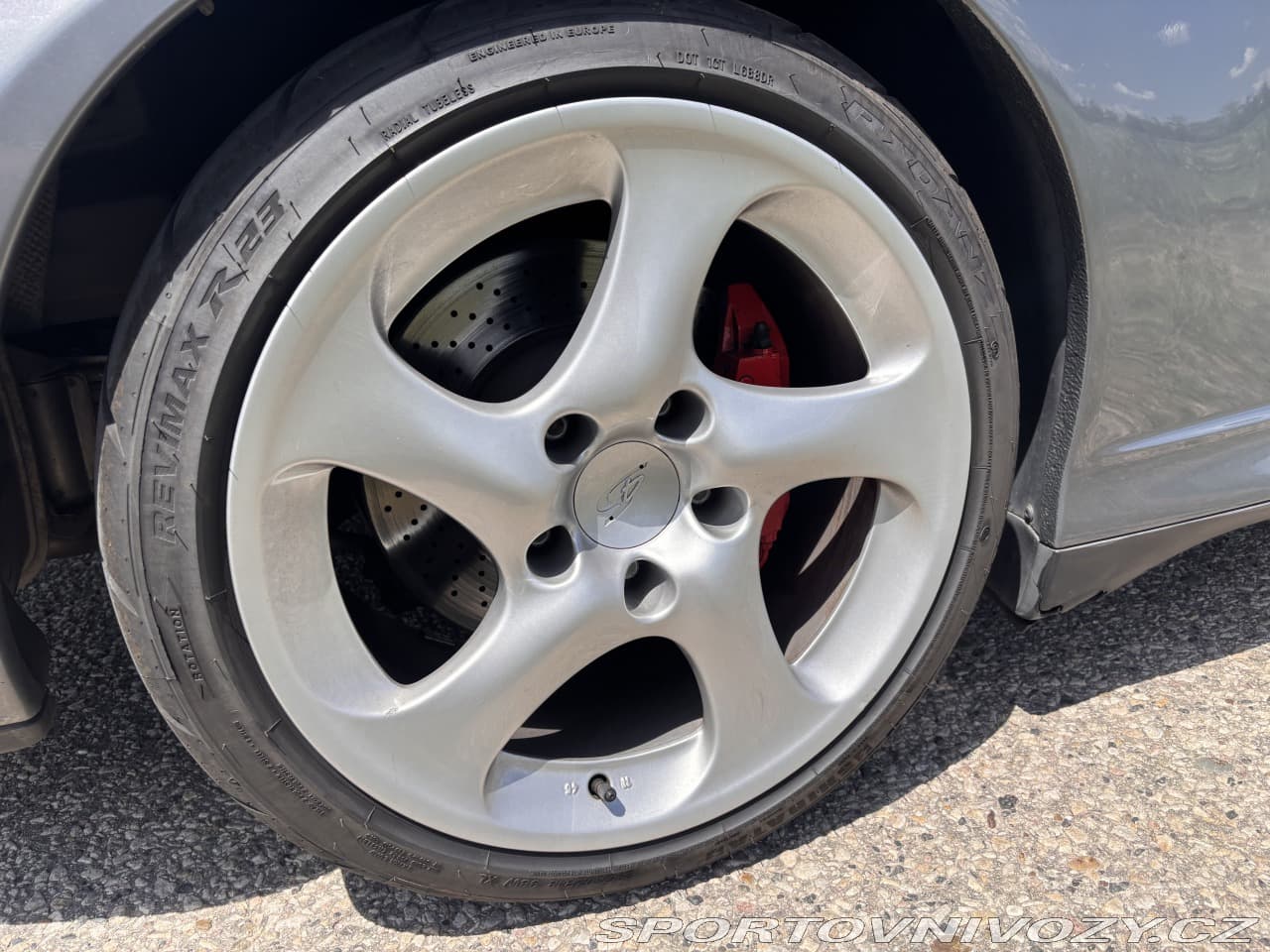 2004 Porsche 911 - 13