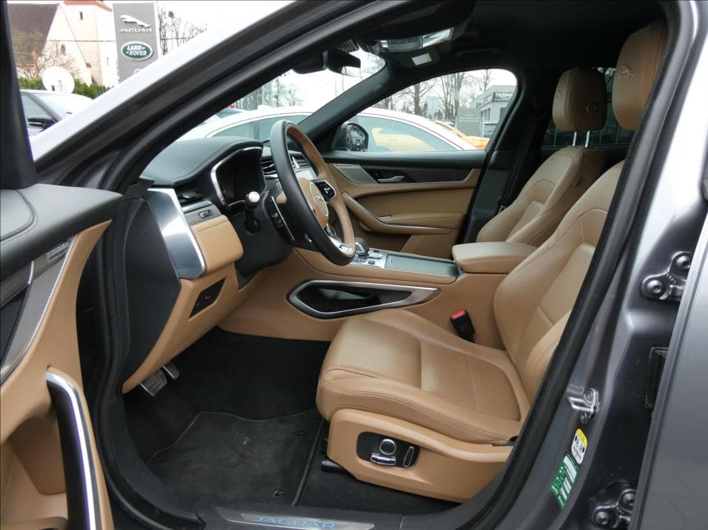 2022 Jaguar F-PACE - 31