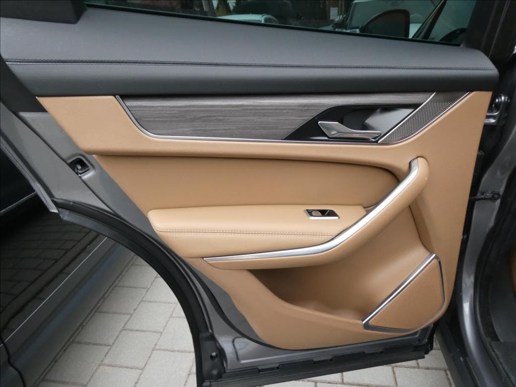 2022 Jaguar F-PACE - 43