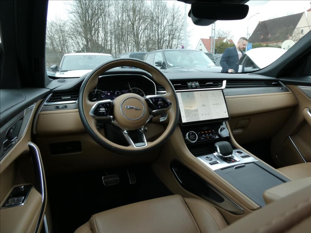 2022 Jaguar F-PACE - 46