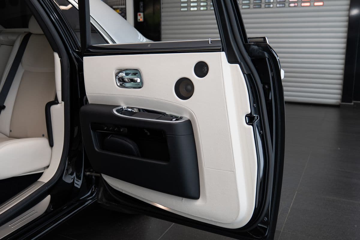 2016 Rolls-Royce GHOST - 28
