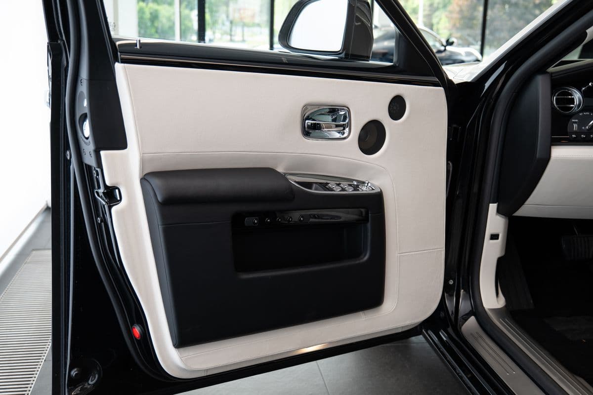 2016 Rolls-Royce GHOST - 19