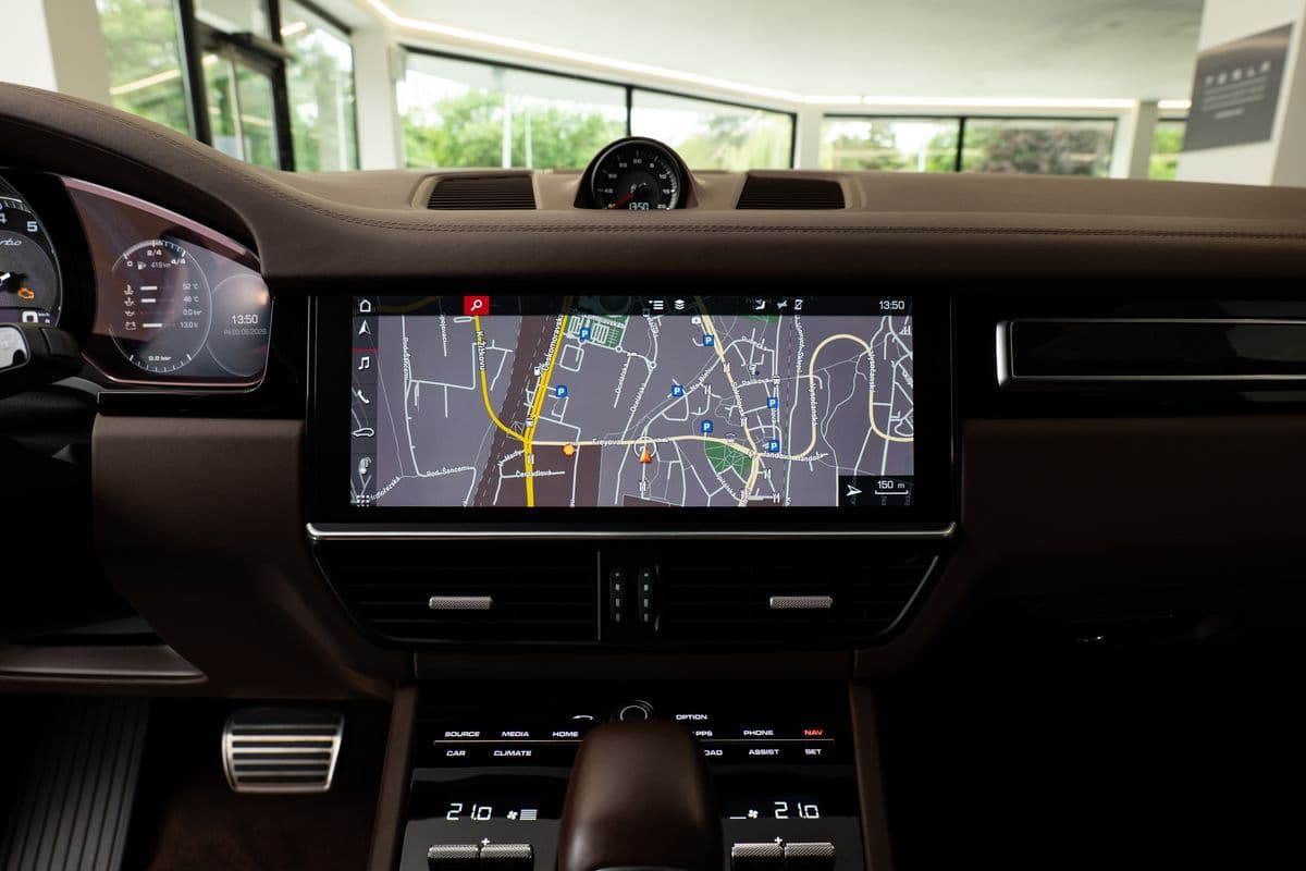 2018 Porsche CAYENNE - 34