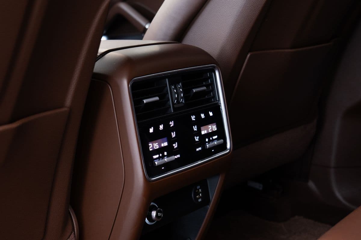 2018 Porsche CAYENNE - 52