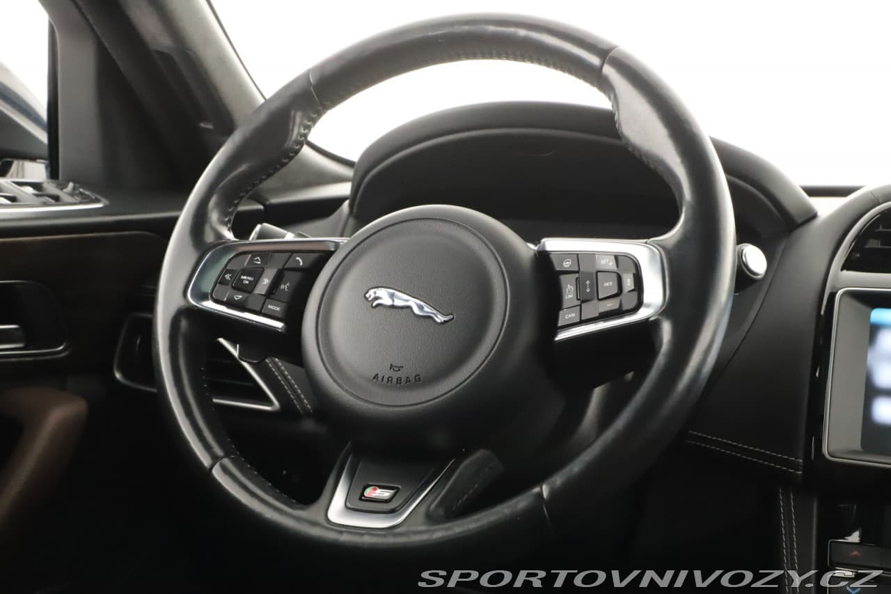 2016 Jaguar F-PACE - 20