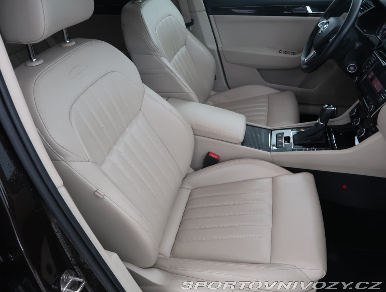 2016 Škoda SUPERB - 9