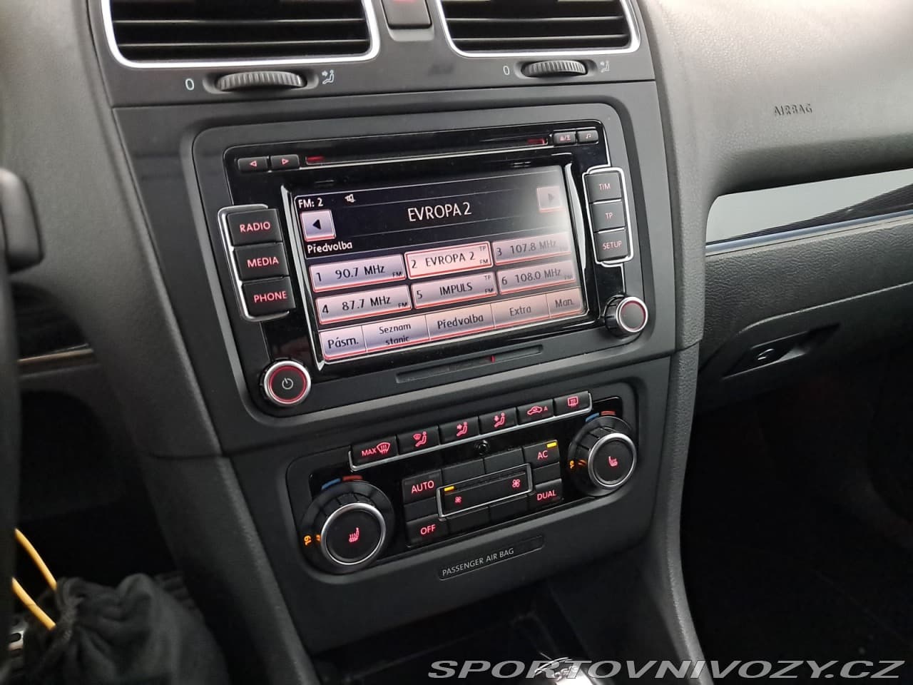 2010 Volkswagen GOLF - 21