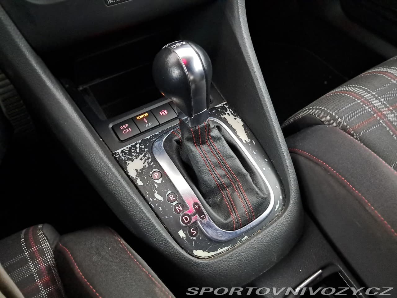 2010 Volkswagen GOLF - 23