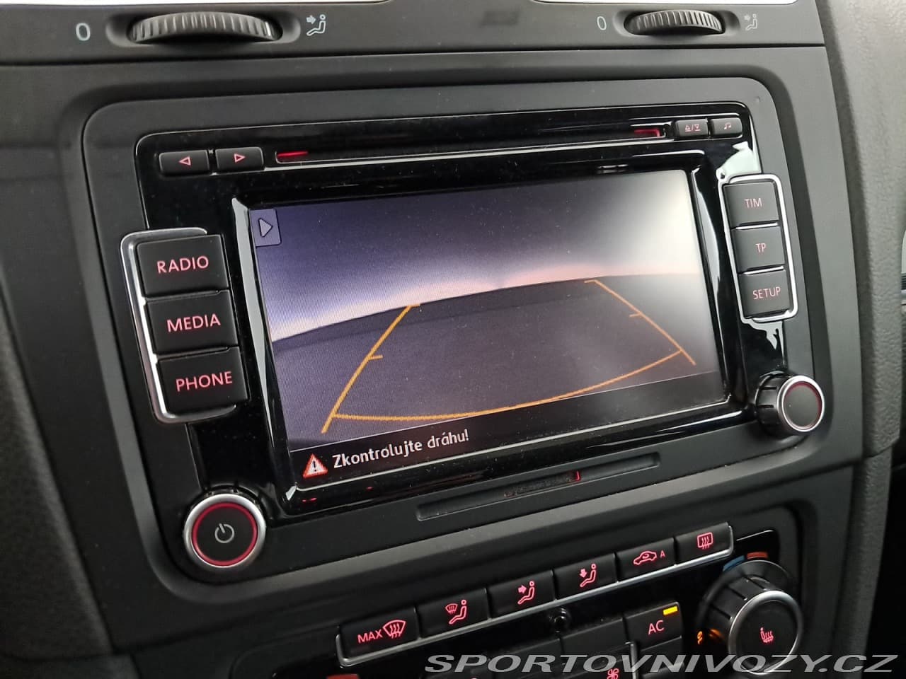 2010 Volkswagen GOLF - 27