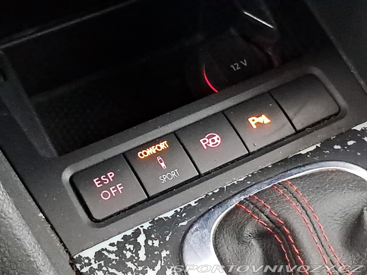 2010 Volkswagen GOLF - 31