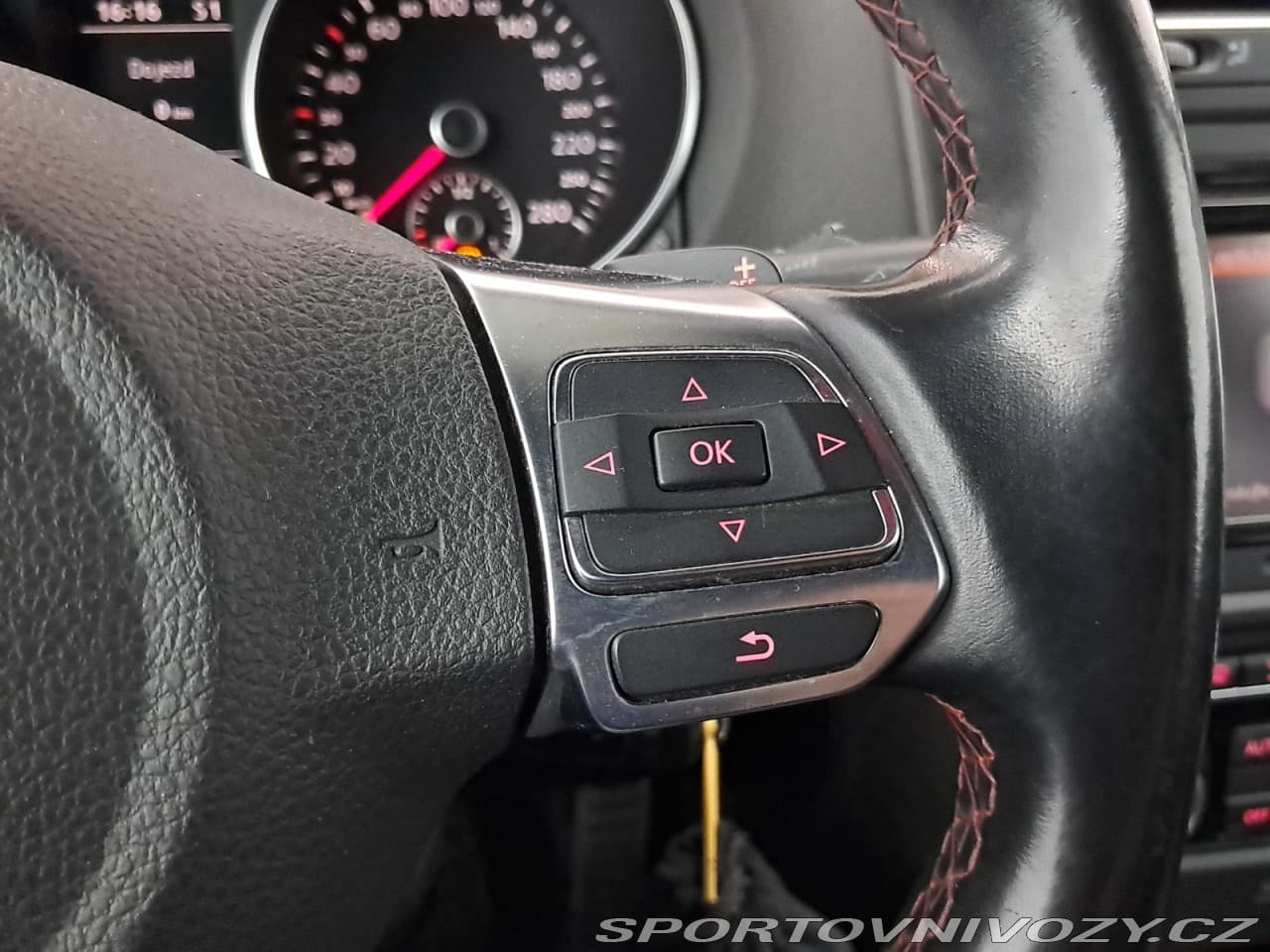 2010 Volkswagen GOLF - 35