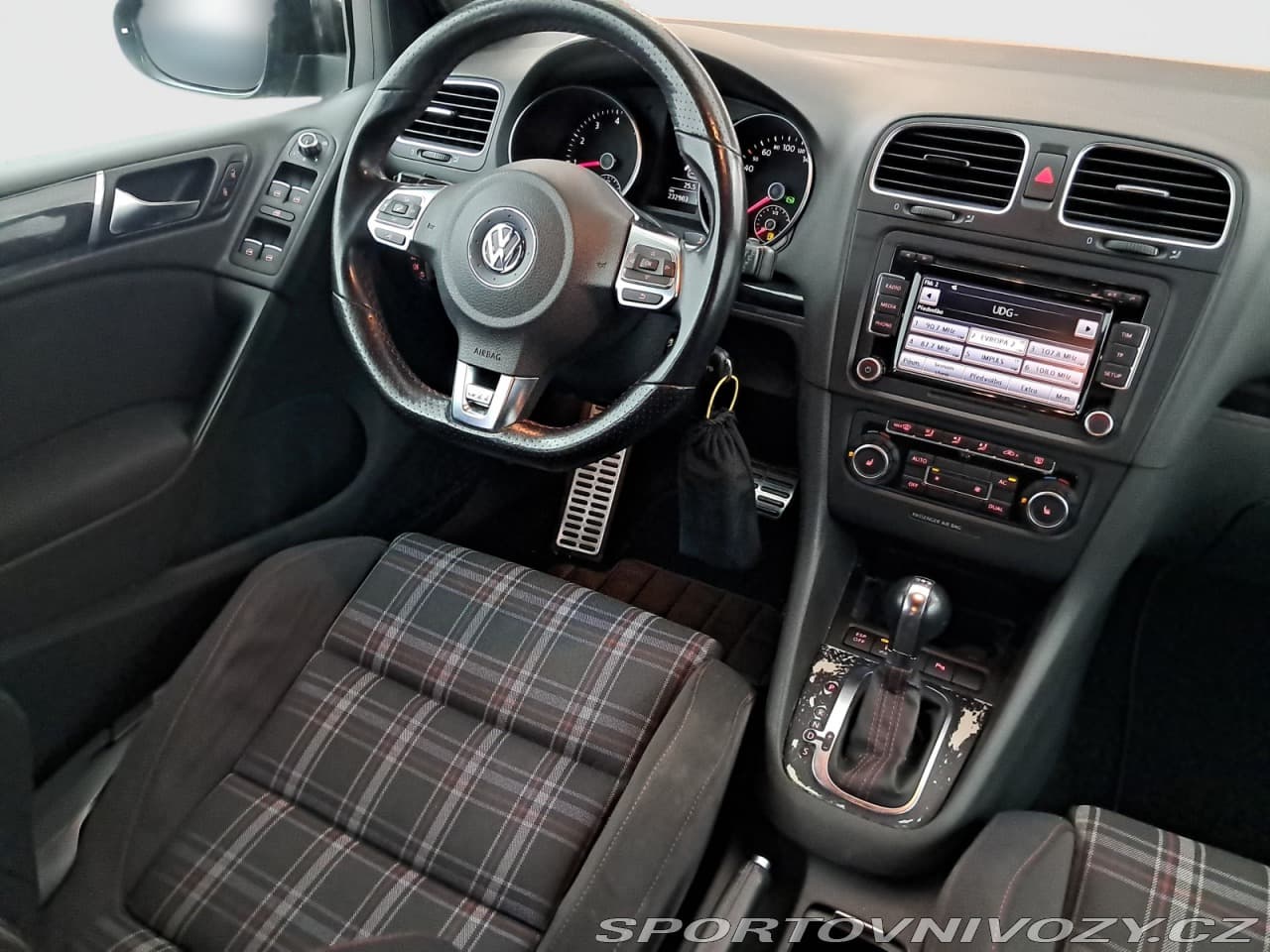 2010 Volkswagen GOLF - 13
