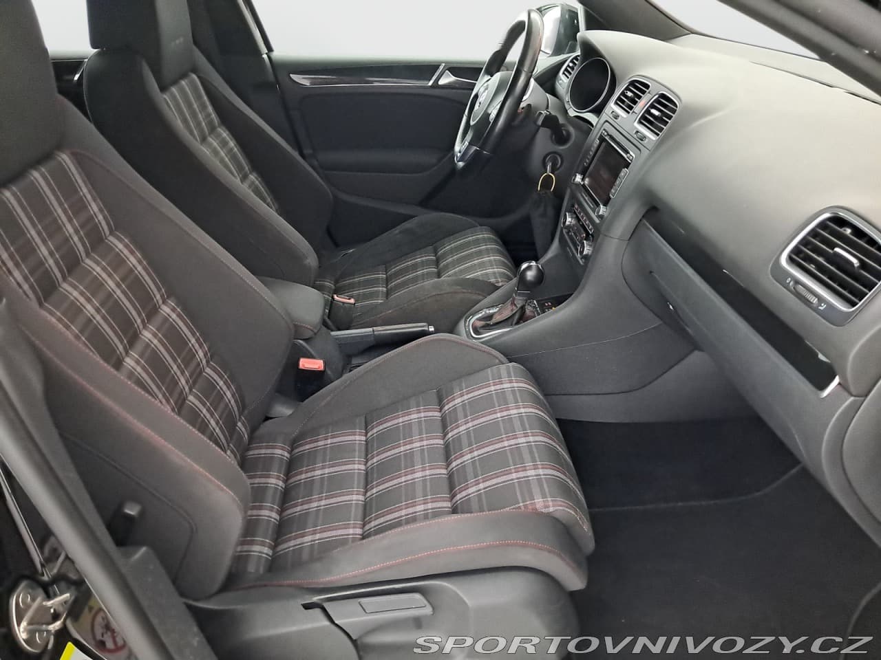 2010 Volkswagen GOLF - 15
