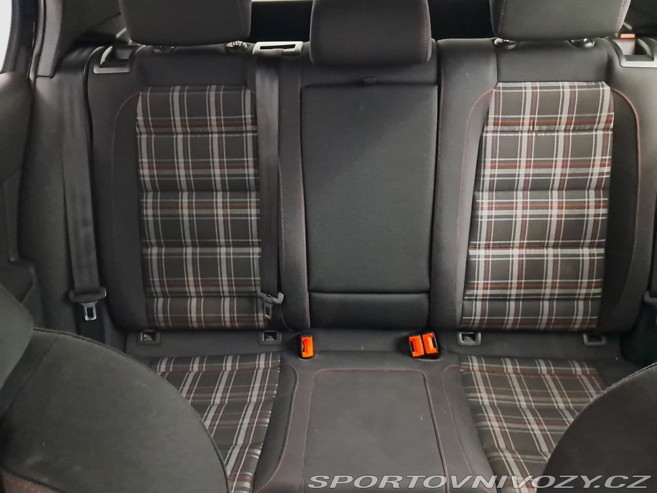 2010 Volkswagen GOLF - 17
