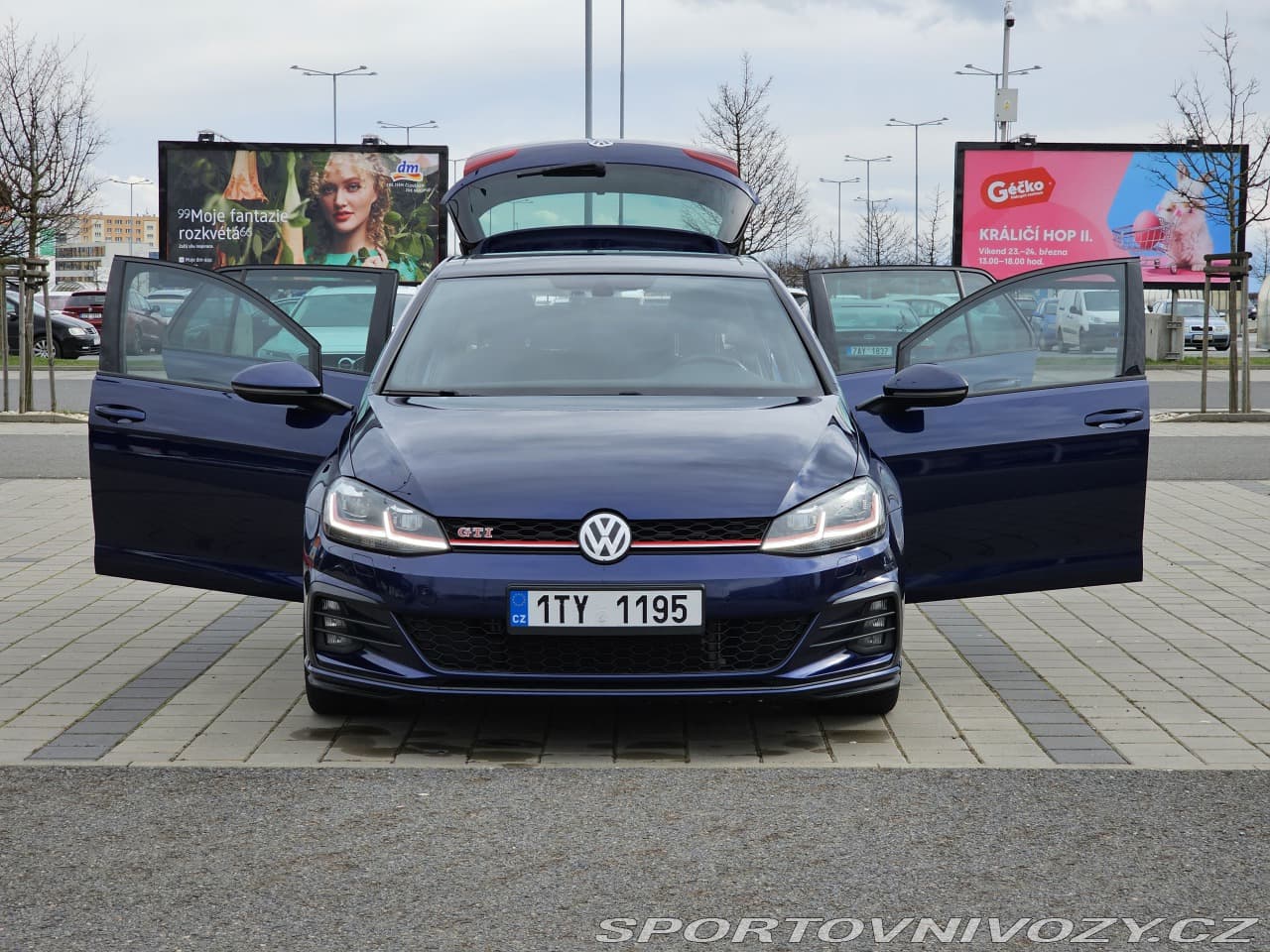 2017 Volkswagen GOLF - 16