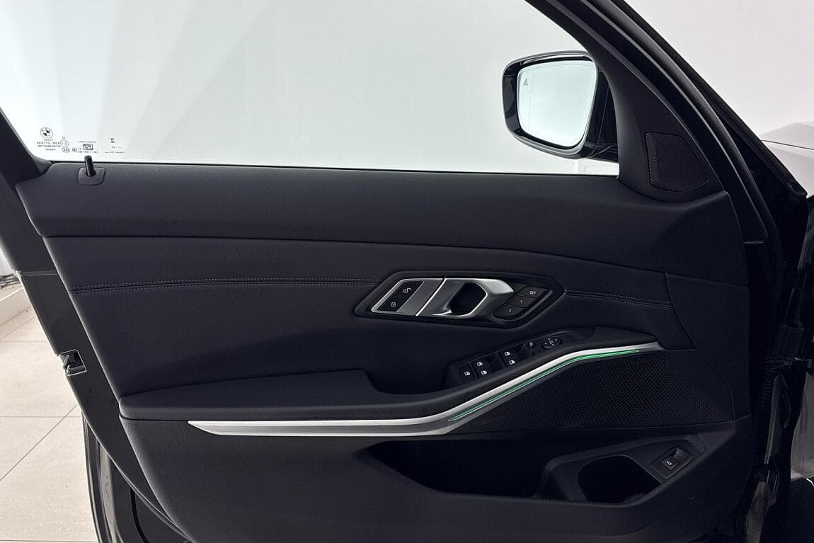 2023 BMW 3-SERIES - 17