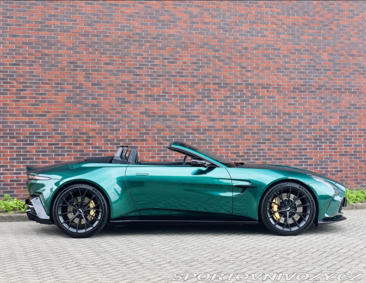 2025 Aston Martin V8 - 11