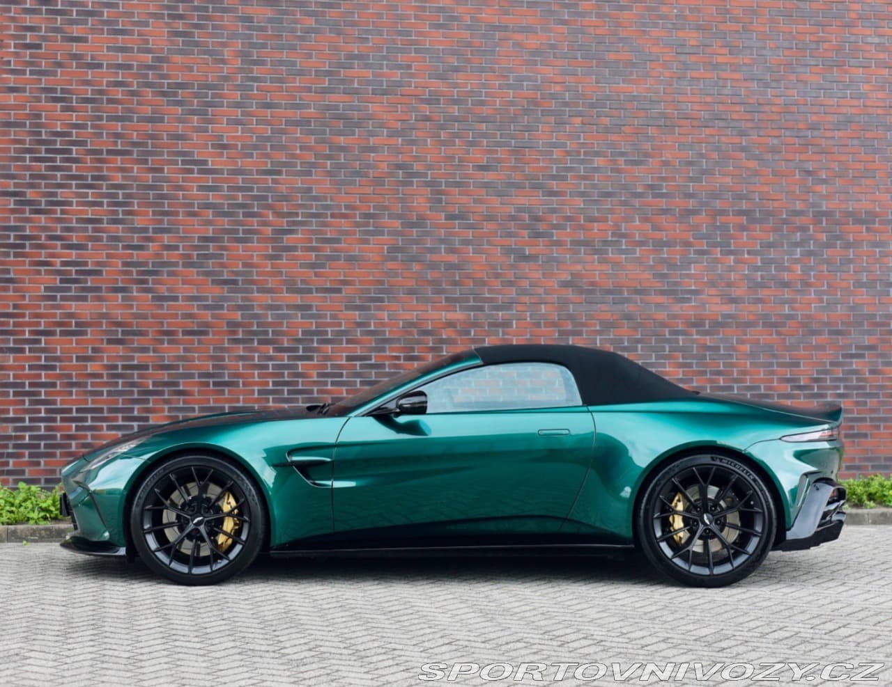 2025 Aston Martin V8 - 12