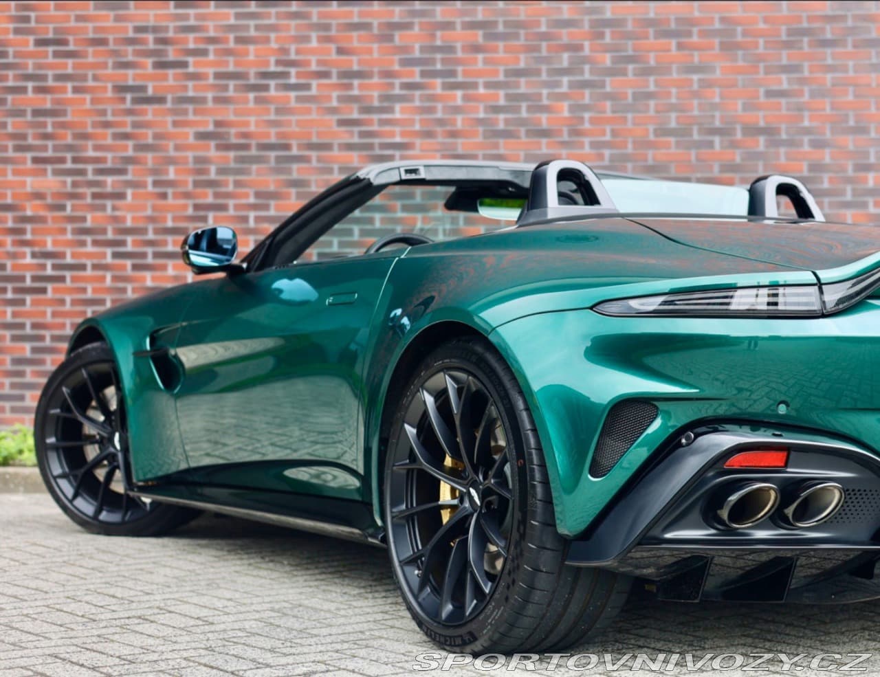 2025 Aston Martin V8 - 4