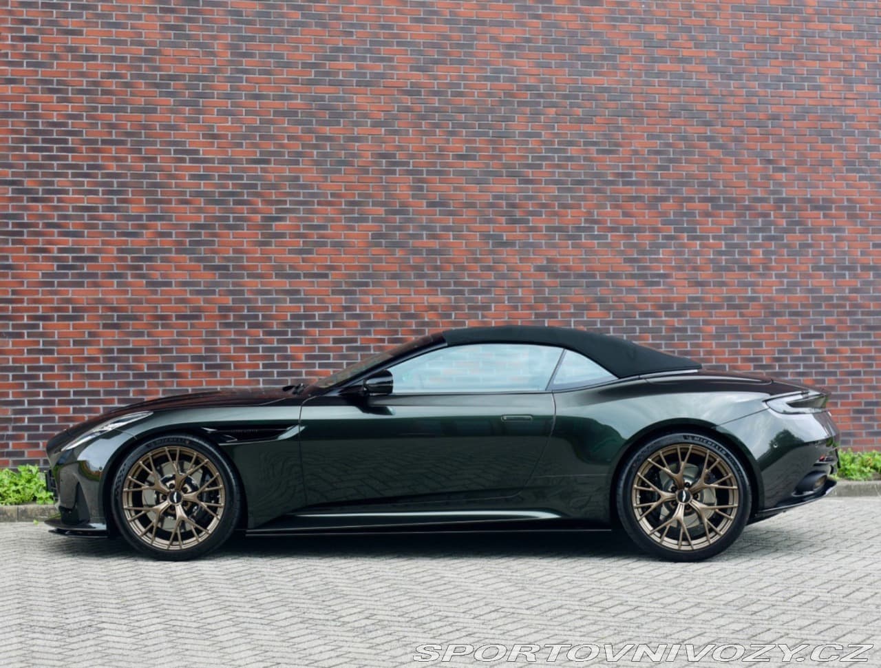 2024 Aston Martin DB12 - 12