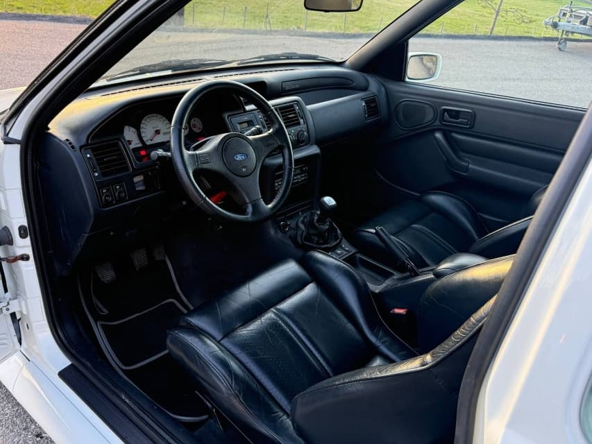 1992 Ford ESCORT - 11
