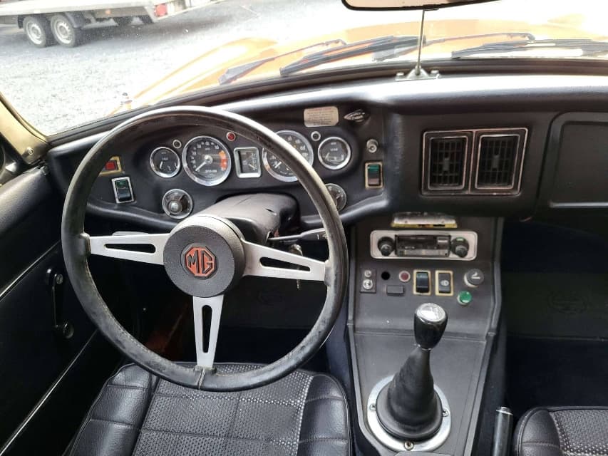 1973 MG MGB - 14
