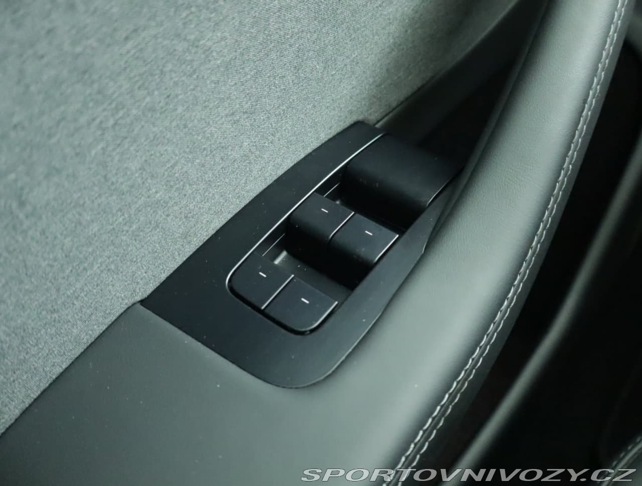 2025 Tesla MODEL 3 - 17