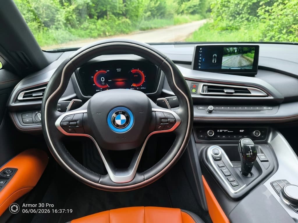 2019 BMW i8 - 11