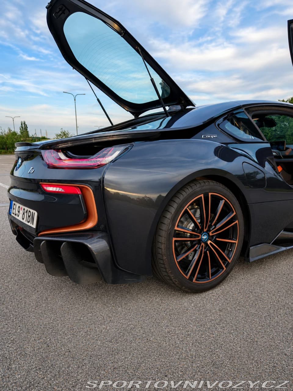 2019 BMW i8 - 2