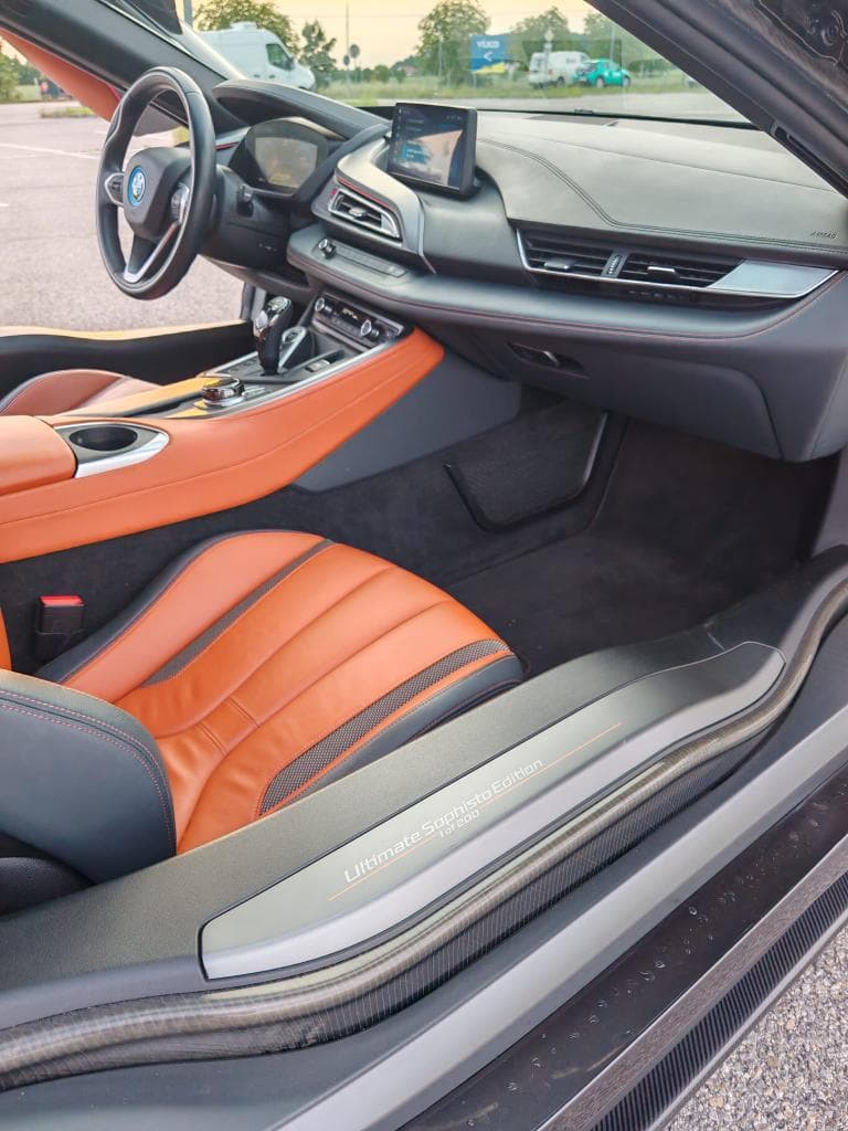 2019 BMW i8 - 6