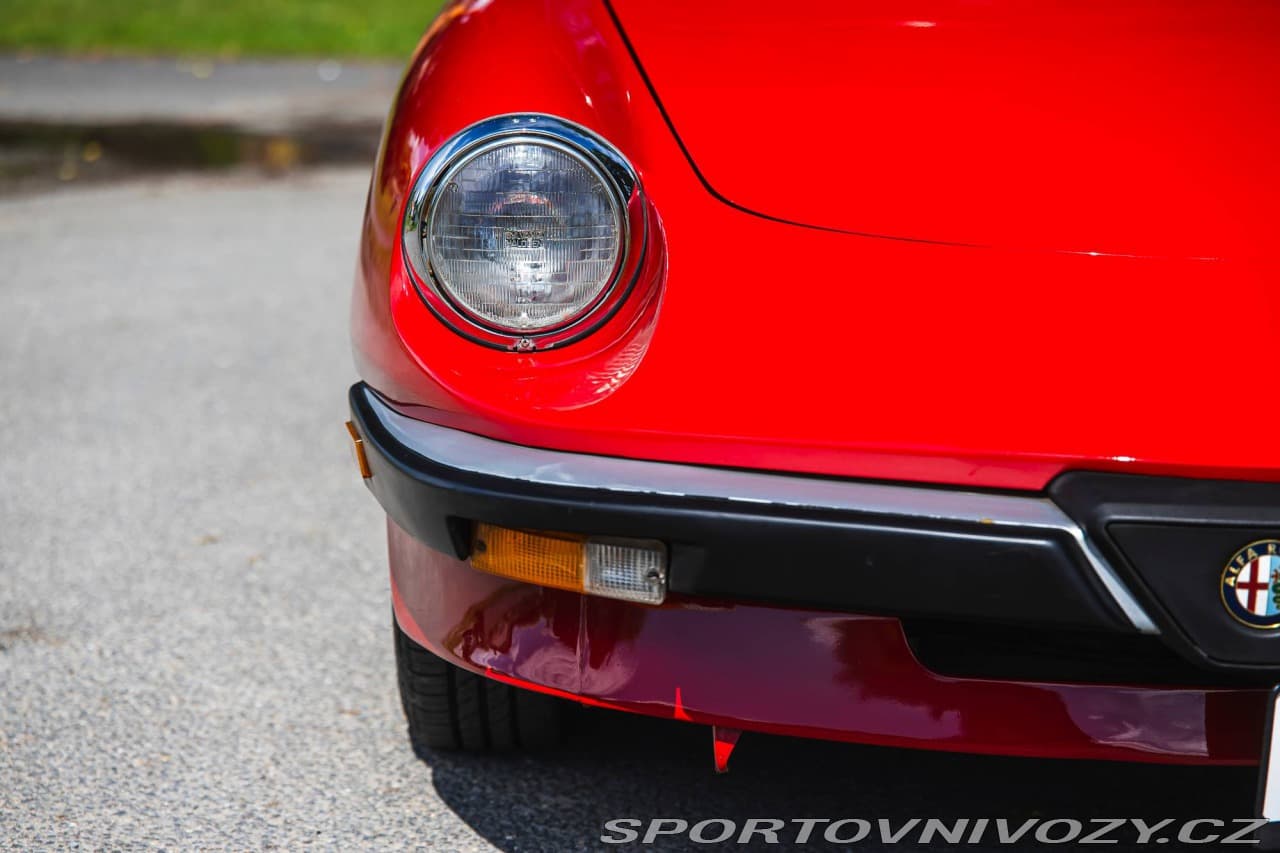 1986 Alfa Romeo SPIDER - 18