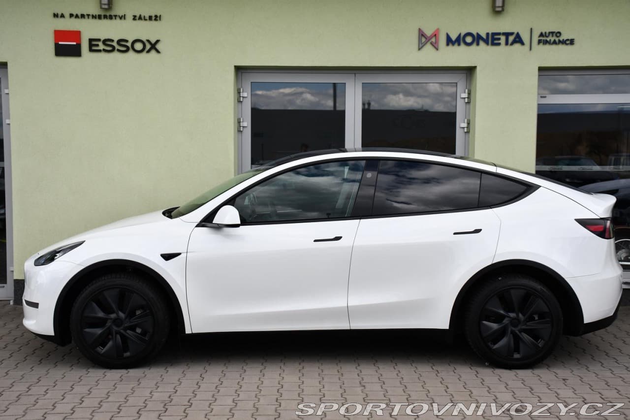 2024 Tesla MODEL Y - 11