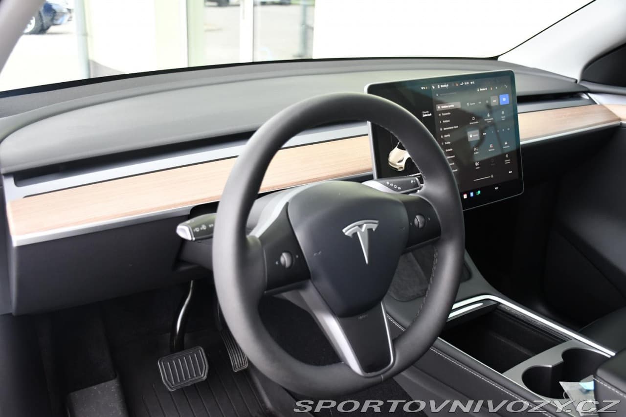 2024 Tesla MODEL Y - 15