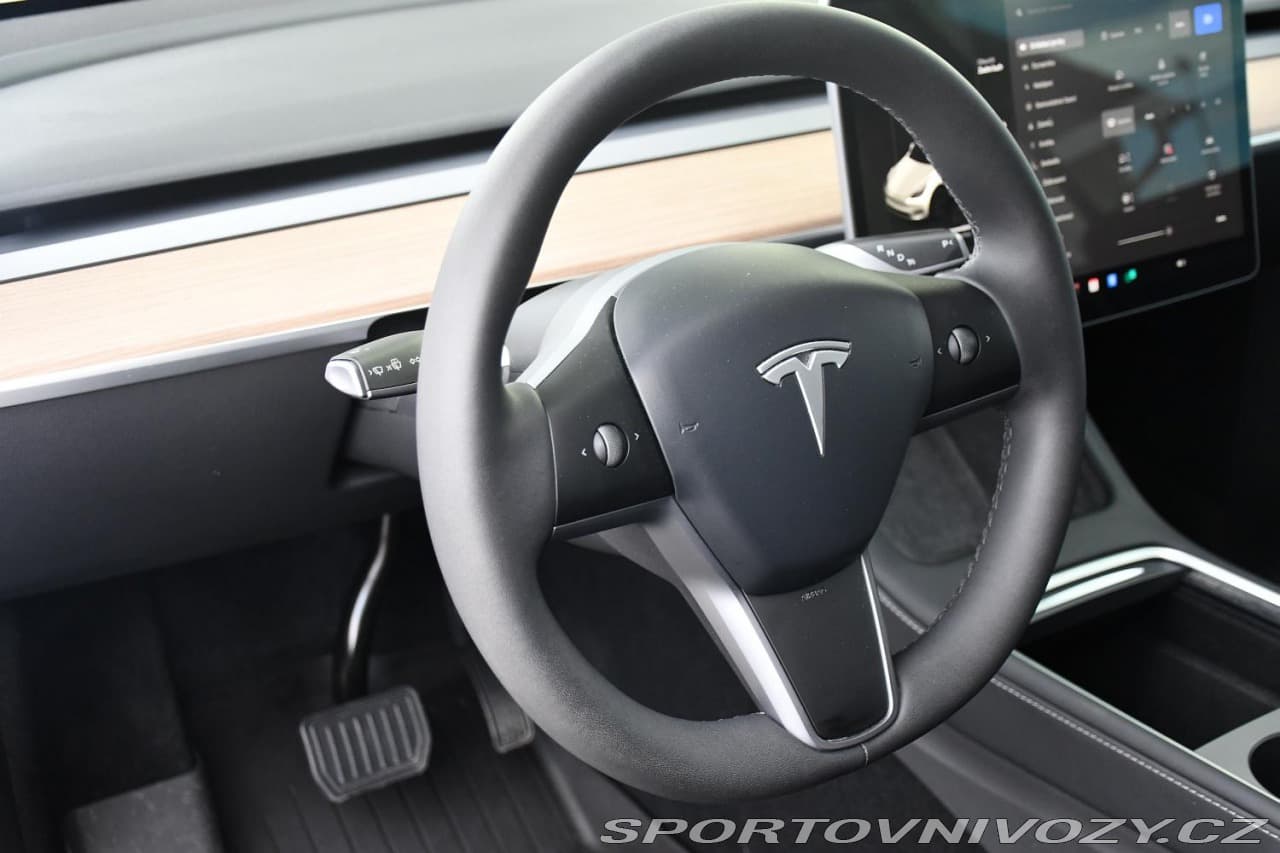 2024 Tesla MODEL Y - 16