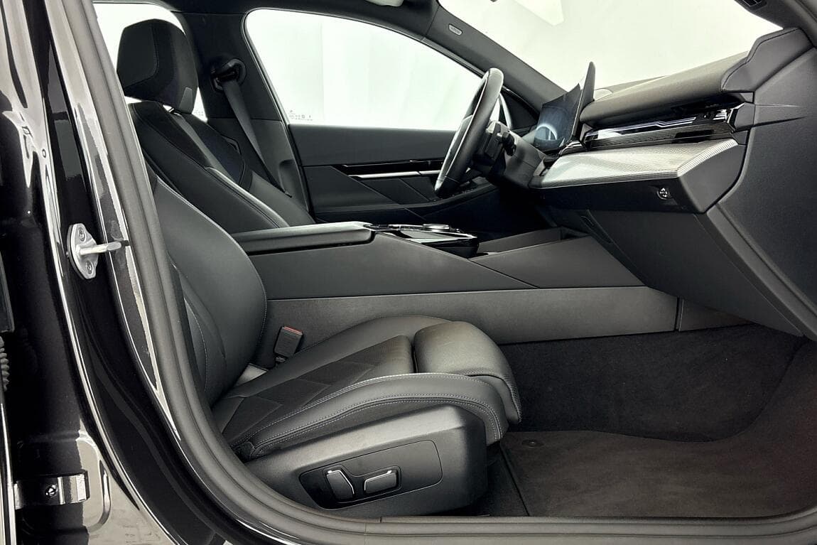 2025 BMW 5-SERIES - 15