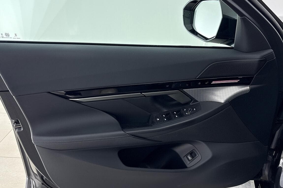 2025 BMW 5-SERIES - 16