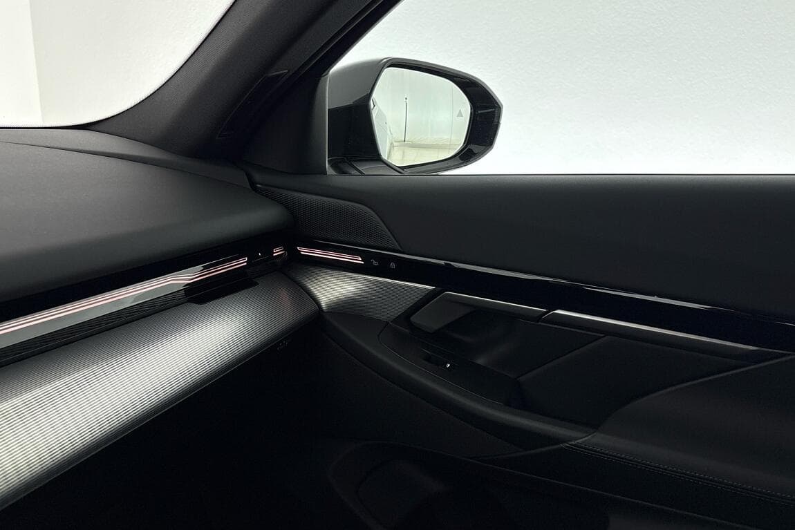 2025 BMW 5-SERIES - 18