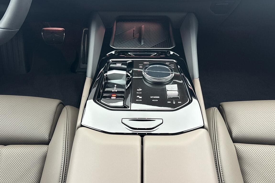 2025 BMW 5-SERIES - 37