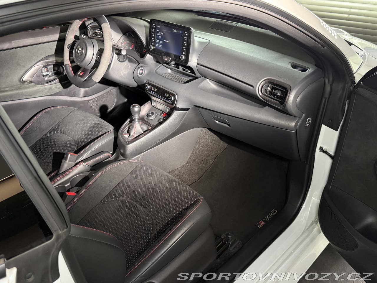 2022 Toyota YARIS - 10