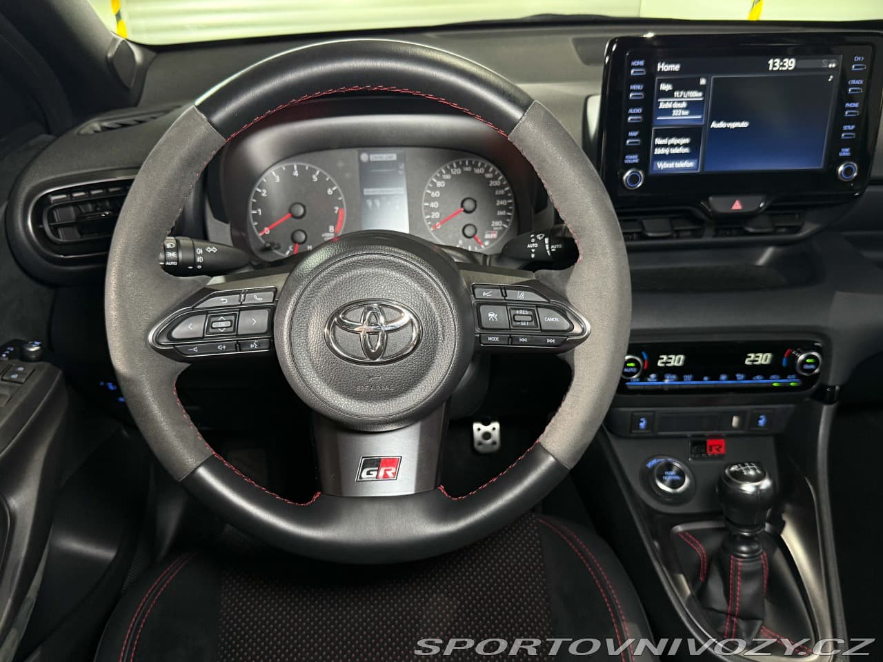 2022 Toyota YARIS - 12