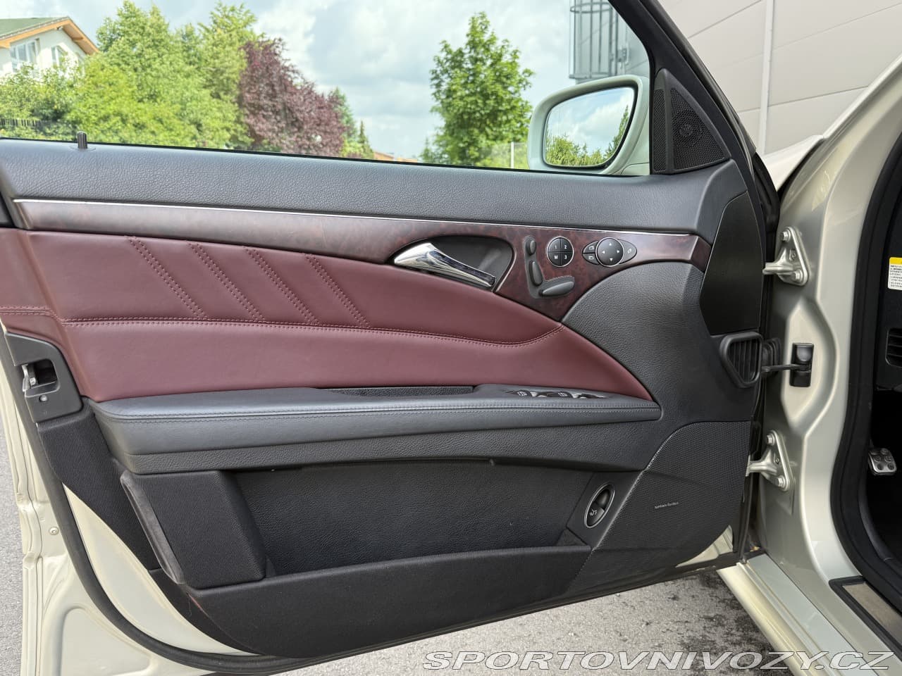 2009 Mercedes-Benz E-CLASS - 16
