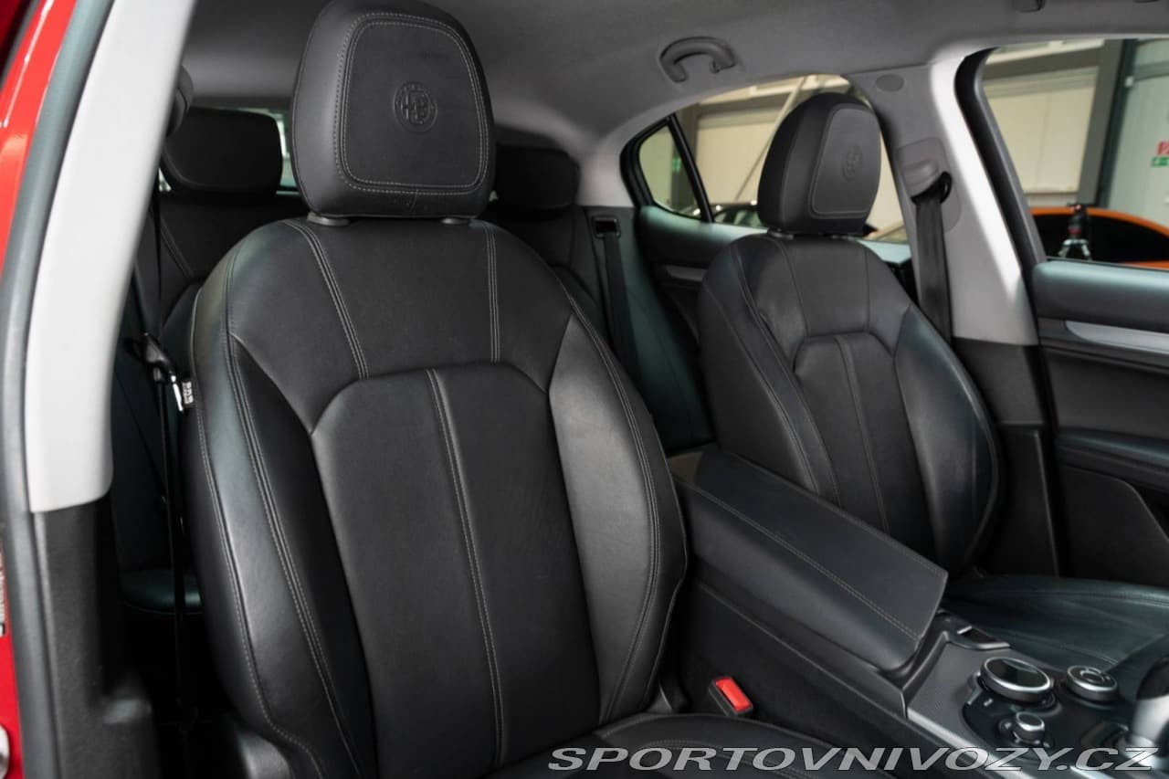 2017 Alfa Romeo STELVIO - 14