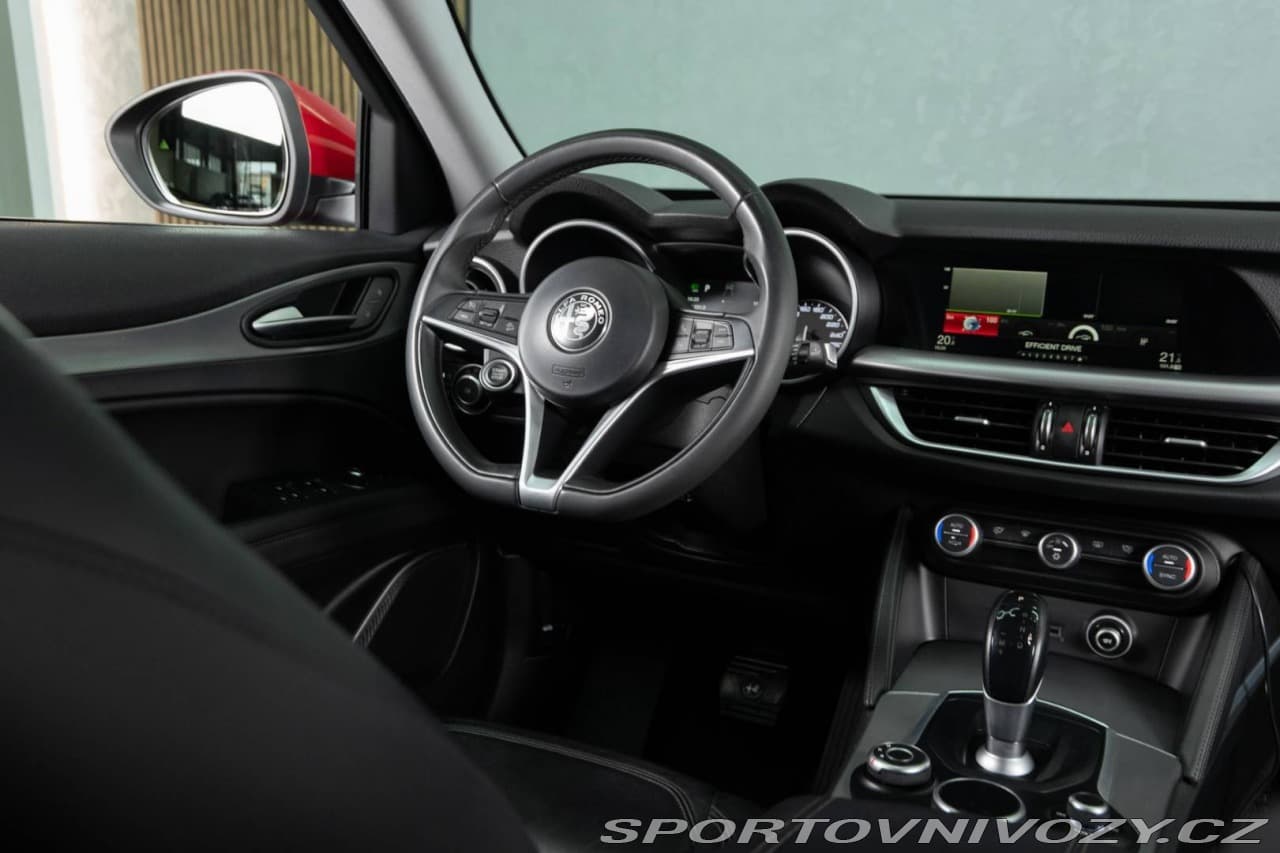 2017 Alfa Romeo STELVIO - 16