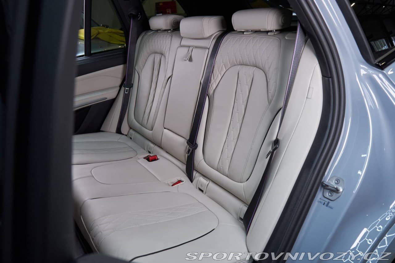 2025 BMW X5 - 11