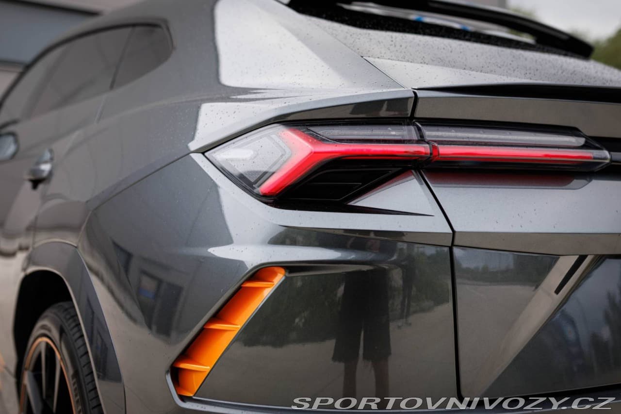2020 Lamborghini URUS - 12