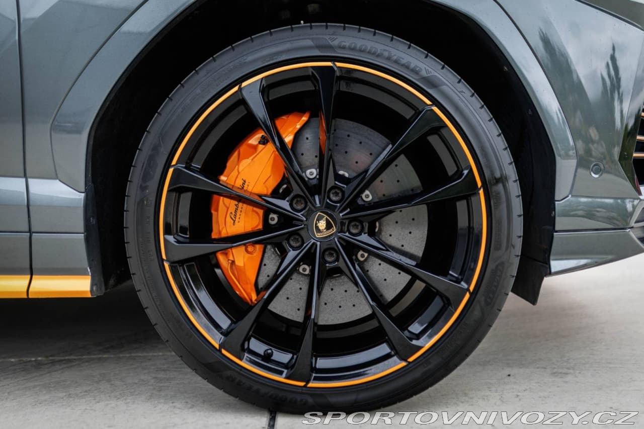 2020 Lamborghini URUS - 13