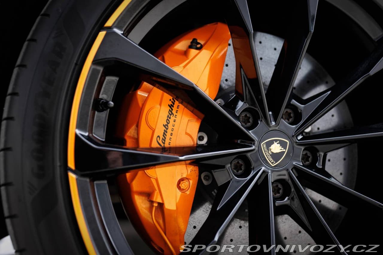 2020 Lamborghini URUS - 14