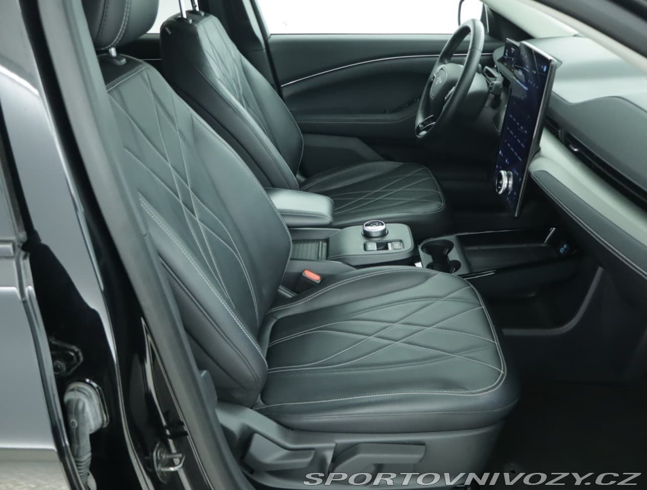 2022 Ford MUSTANG - 9
